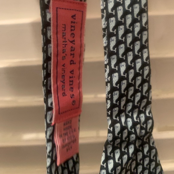 Men’s vineyard vines bow tie - Picture 3 of 3